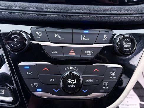 Used 2020 Chrysler Pacifica Limited w/ Advanced Safetytec Group image 27