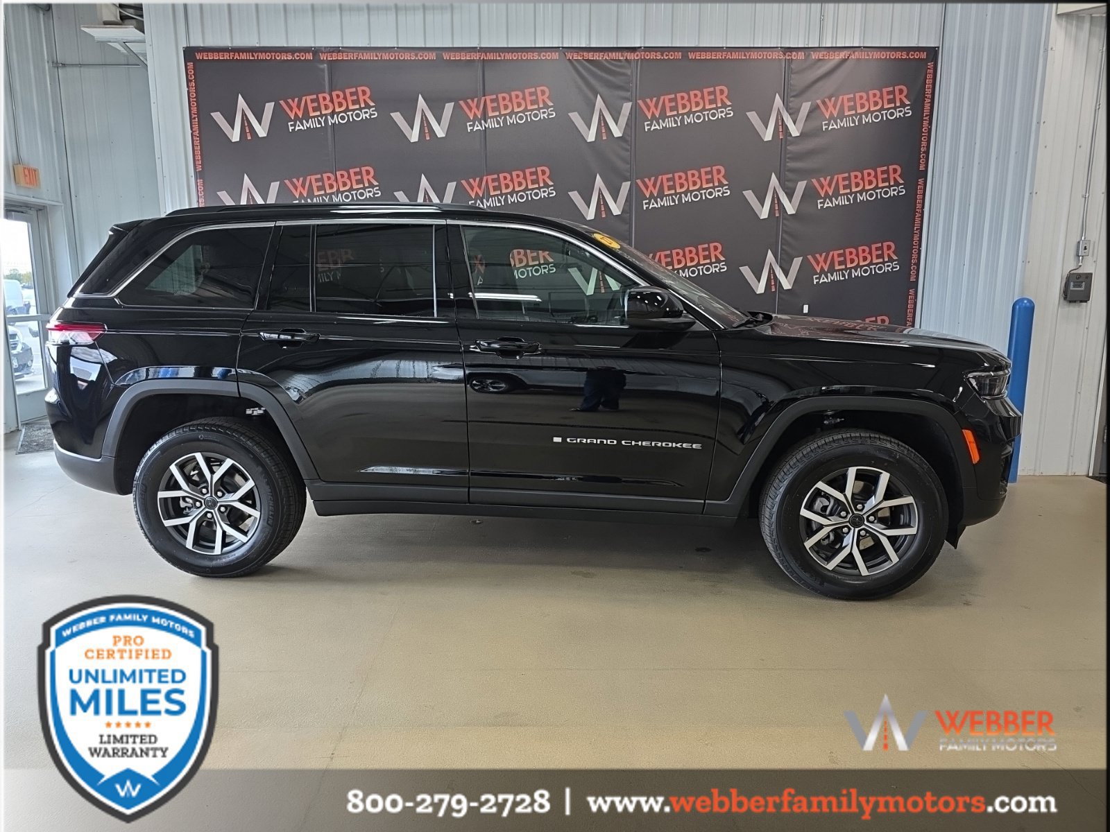 New 2027 Jeep Grand Cherokee Laredo X AWD/4WD image 3