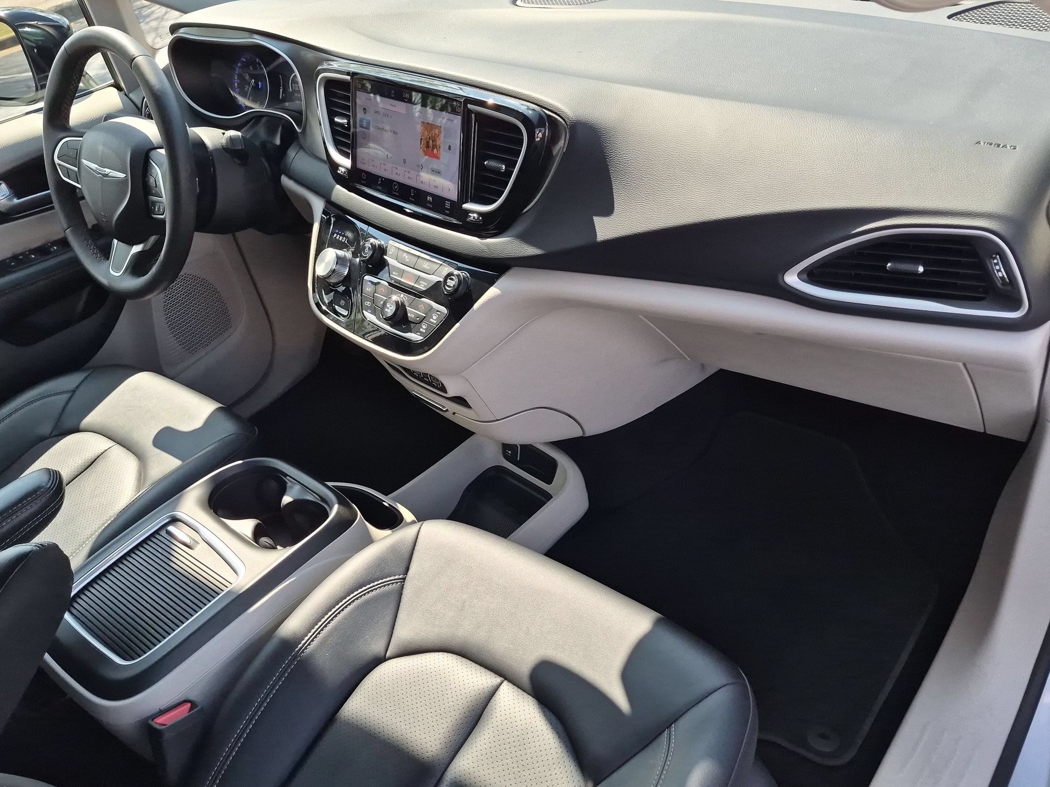 Used 2024 Chrysler Pacifica Touring-L FWD image 37
