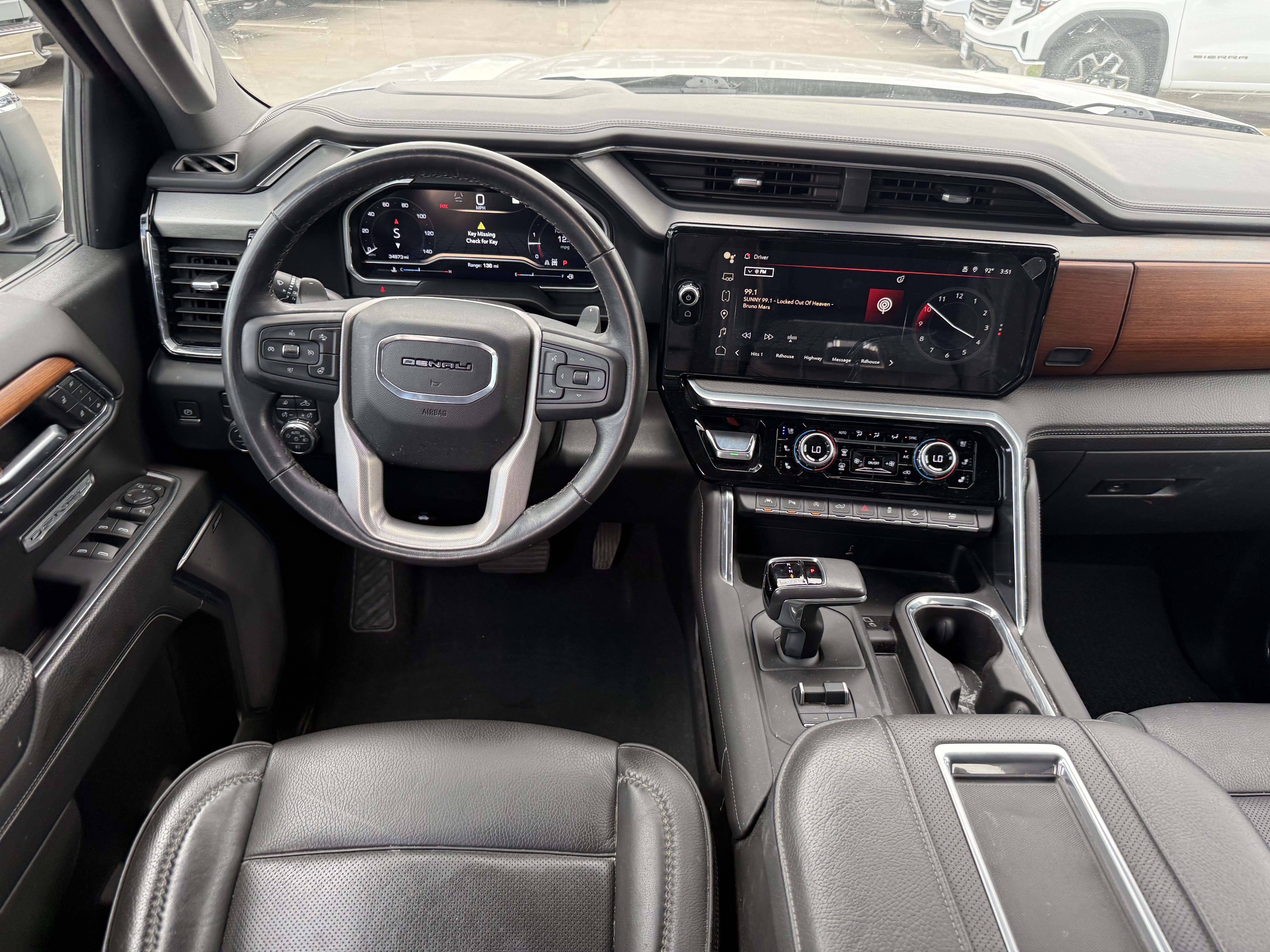 Used 2022 GMC Sierra 1500 Denali w/ Technology Package AWD/4WD image 11