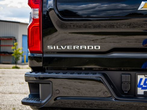 Used 2024 Chevrolet Silverado 2500 High Country w/ High Country Premium Package AWD/4WD image 15