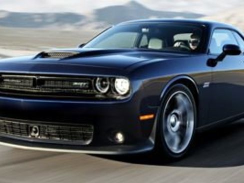 Used 2016 Dodge Challenger SRT image 1