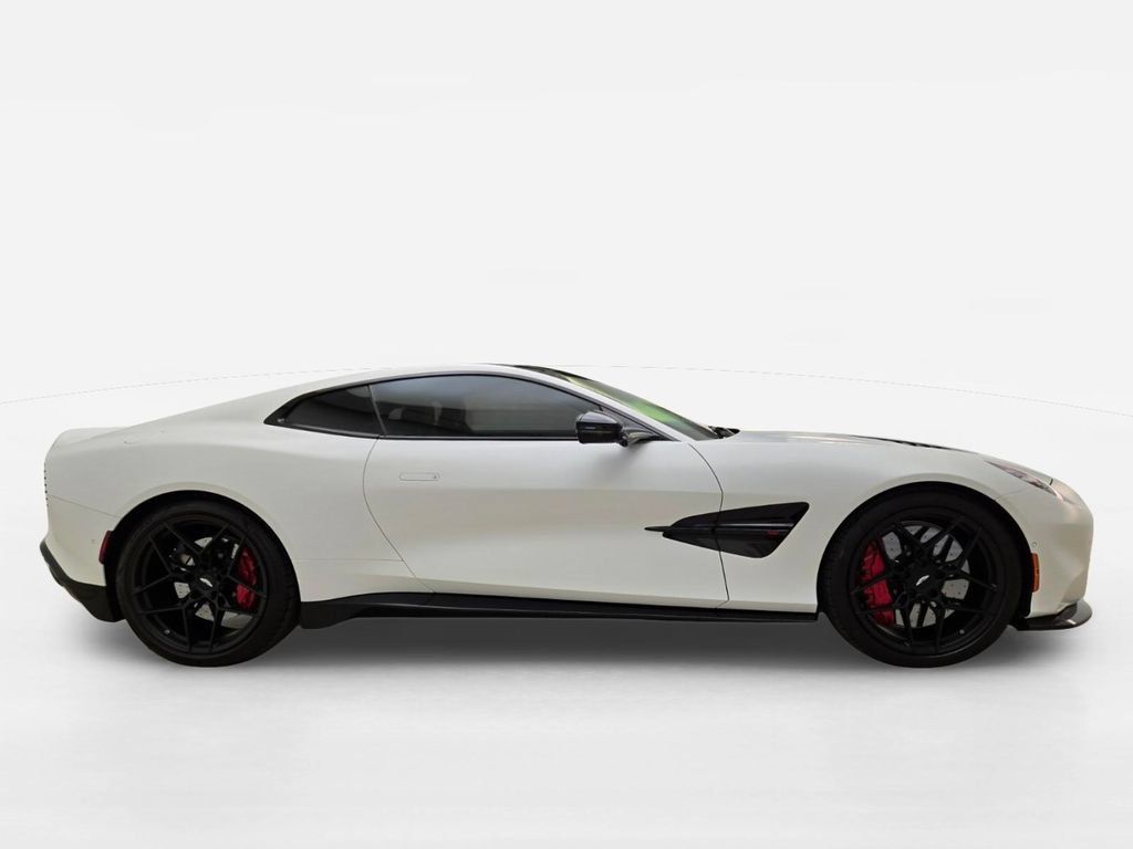 Used 2025 Aston Martin Vanquish RWD image 6