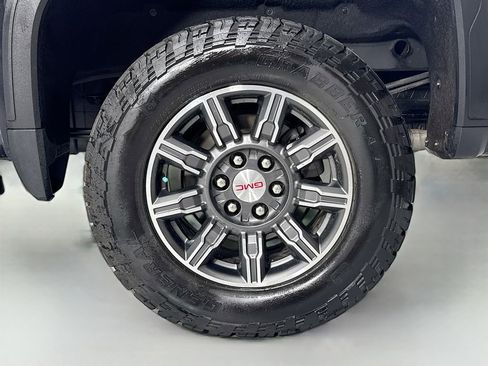 Used 2024 GMC Sierra 1500 AT4 AWD/4WD image 9