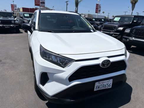 Used 2020 Toyota RAV4 LE FWD image 7