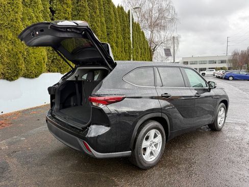 Certified 2025 Toyota Highlander LE image 10