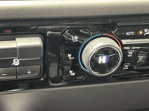 Certified 2023 Chevrolet Silverado 1500 LTZ image 24