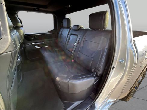 Used 2025 Toyota Tundra Platinum AWD/4WD image 21