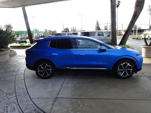 Certified 2025 Chevrolet Equinox EV LT w/ Convenience Package image 12