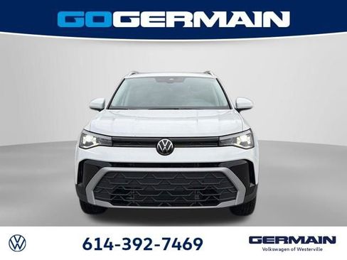 New 2026 Volkswagen Taos SE image 3