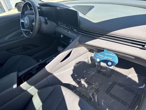 Used 2025 Hyundai Elantra SEL image 31