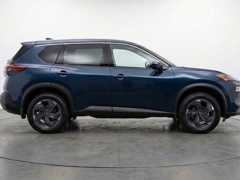 Used 2025 Nissan Rogue SV image 11