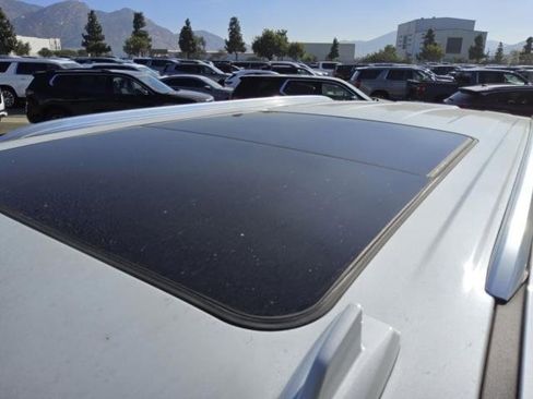 Used 2022 Cadillac Escalade Premium Luxury Platinum image 2