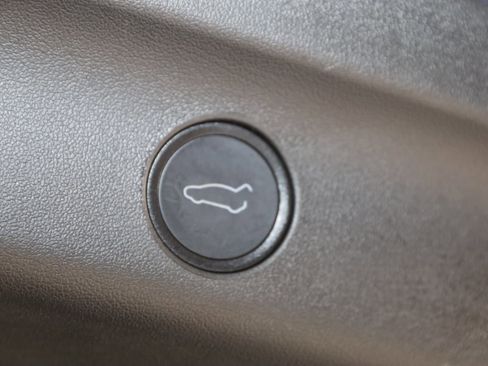 Used 2020 Tesla Model Y Long Range image 46