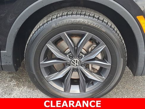 Used 2023 Volkswagen Tiguan SE image 8