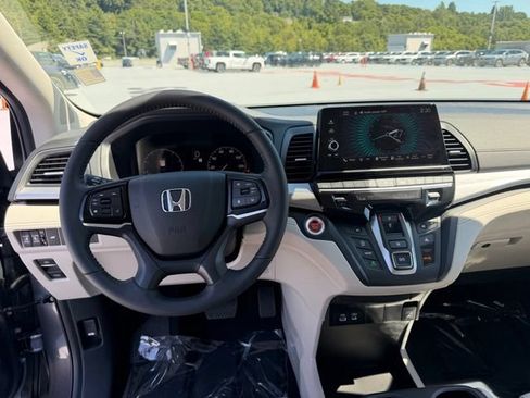 Used 2026 Honda Odyssey EX-L image 13