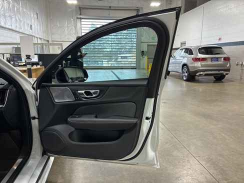 Used 2024 Volvo V60 T8 Polestar image 22
