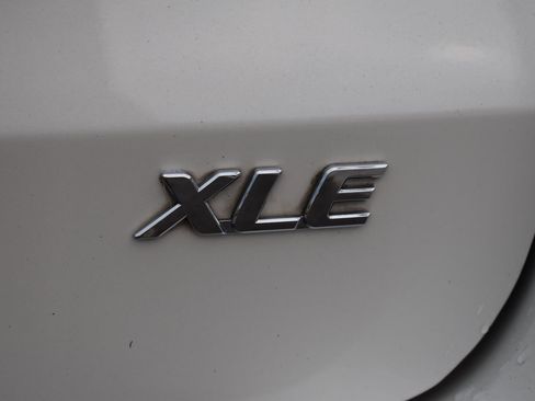 Used 2020 Toyota Sienna XLE image 6