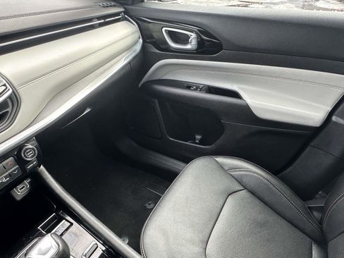 Used 2022 Jeep Compass Limited image 30