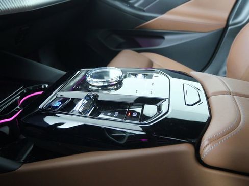 Used 2025 BMW i5 xDrive40 w/ Executive Package image 27