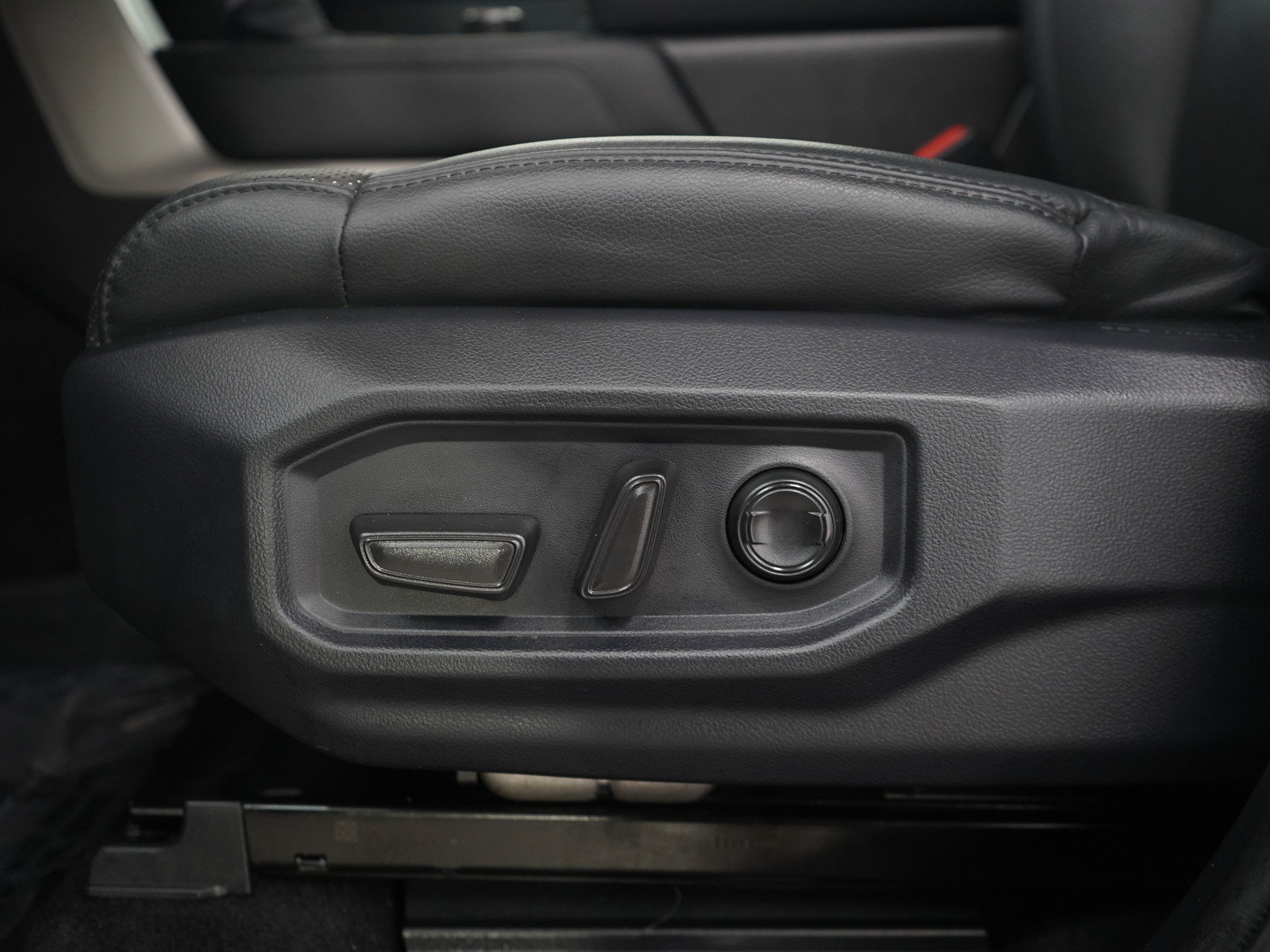 Used 2024 Toyota Tundra Limited AWD/4WD image 25