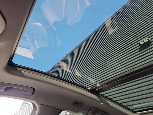 Certified 2024 Porsche Macan image 39