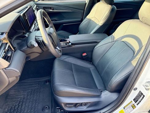 Used 2025 Toyota Camry XSE FWD image 12