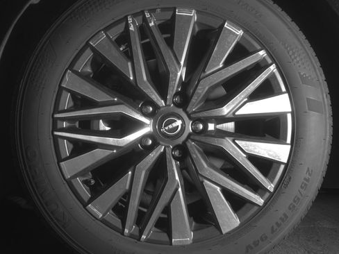 Used 2025 Nissan Altima 2.5 SV FWD image 12