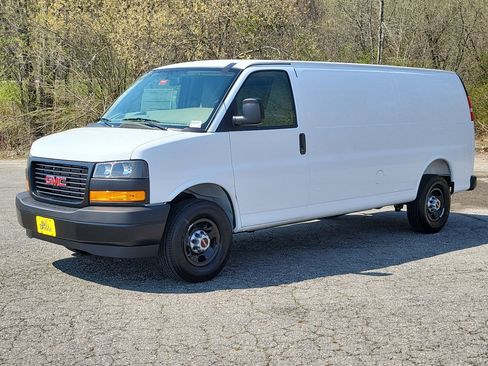 New 2026 GMC Savana 3500 Extended RWD image 1