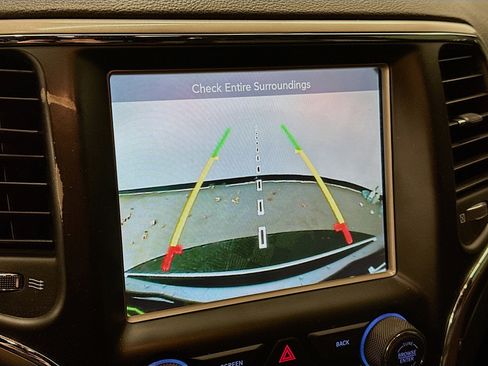 Used 2016 Jeep Grand Cherokee Limited image 23