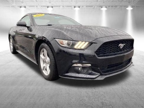 Used 2015 Ford Mustang Coupe RWD image 2