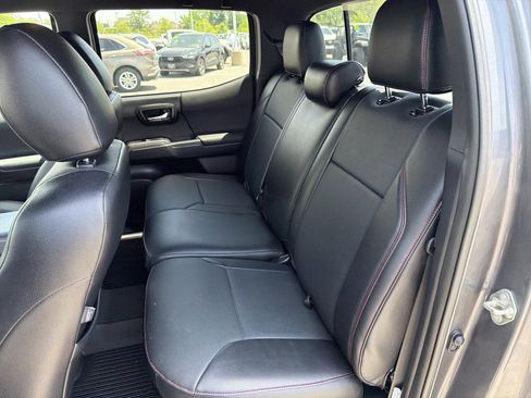 Used 2018 Toyota Tacoma TRD Sport AWD/4WD image 13