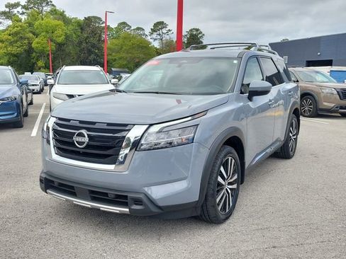 Used 2024 Nissan Pathfinder Platinum image 5