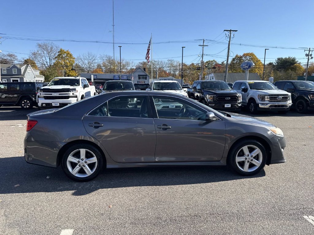 Used 2014 Toyota Camry SE w/ Leather Package FWD image 9