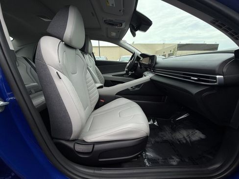 Certified 2024 Hyundai Elantra Limited FWD image 29