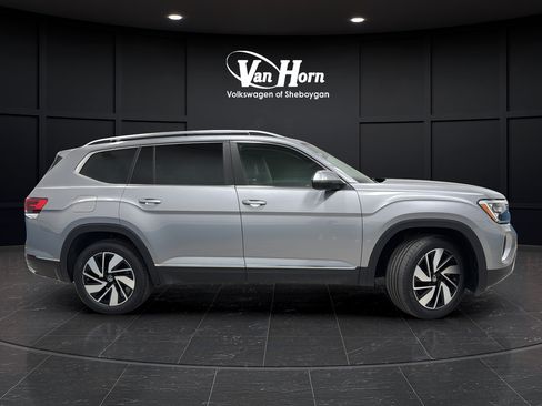 Used 2024 Volkswagen Atlas SEL AWD/4WD image 8