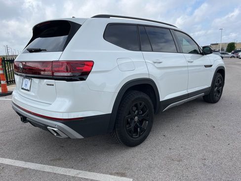 Used 2024 Volkswagen Atlas Peak Edition SEL AWD/4WD image 4