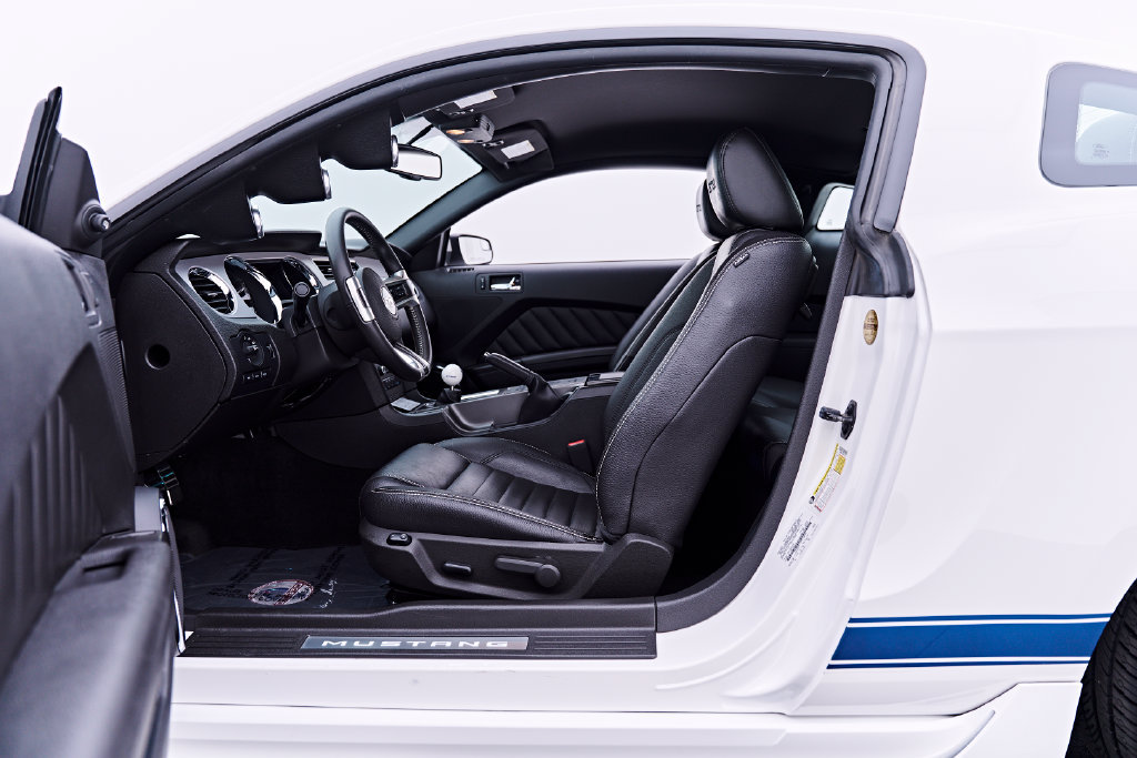 Used 2011 Ford Mustang GT Premium w/ Electronics Pkg RWD image 40