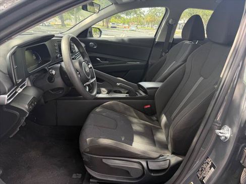 Used 2025 Hyundai Elantra SE FWD image 19
