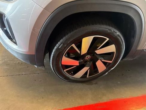 Used 2024 Volkswagen Atlas Cross Sport SE image 13