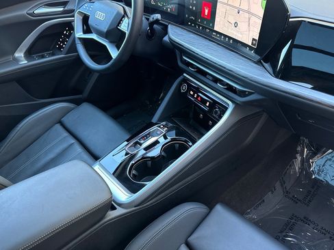 Certified 2025 Audi Q5 2.0T Premium Plus w/ Premium Plus image 13