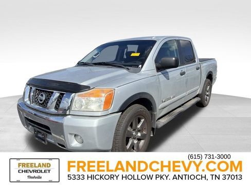 Used 2015 Nissan Titan SV w/ SV Value Truck Package image 5