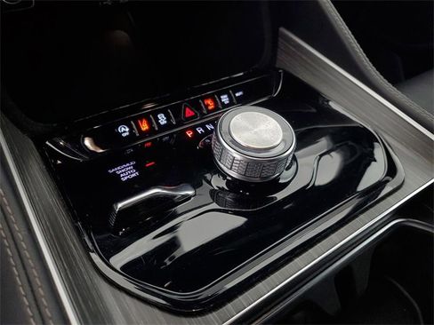 Used 2024 Jeep Wagoneer L Series II w/ Flexible Seating Group image 29