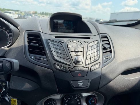 Used 2017 Ford Fiesta SE FWD image 4