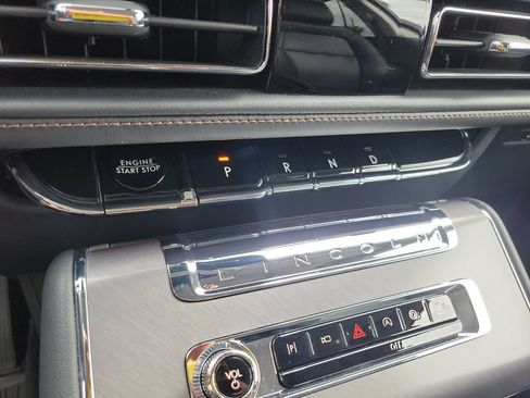 Used 2025 Lincoln Aviator AWD image 38