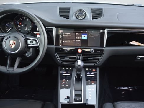 Certified 2026 Porsche Macan image 21