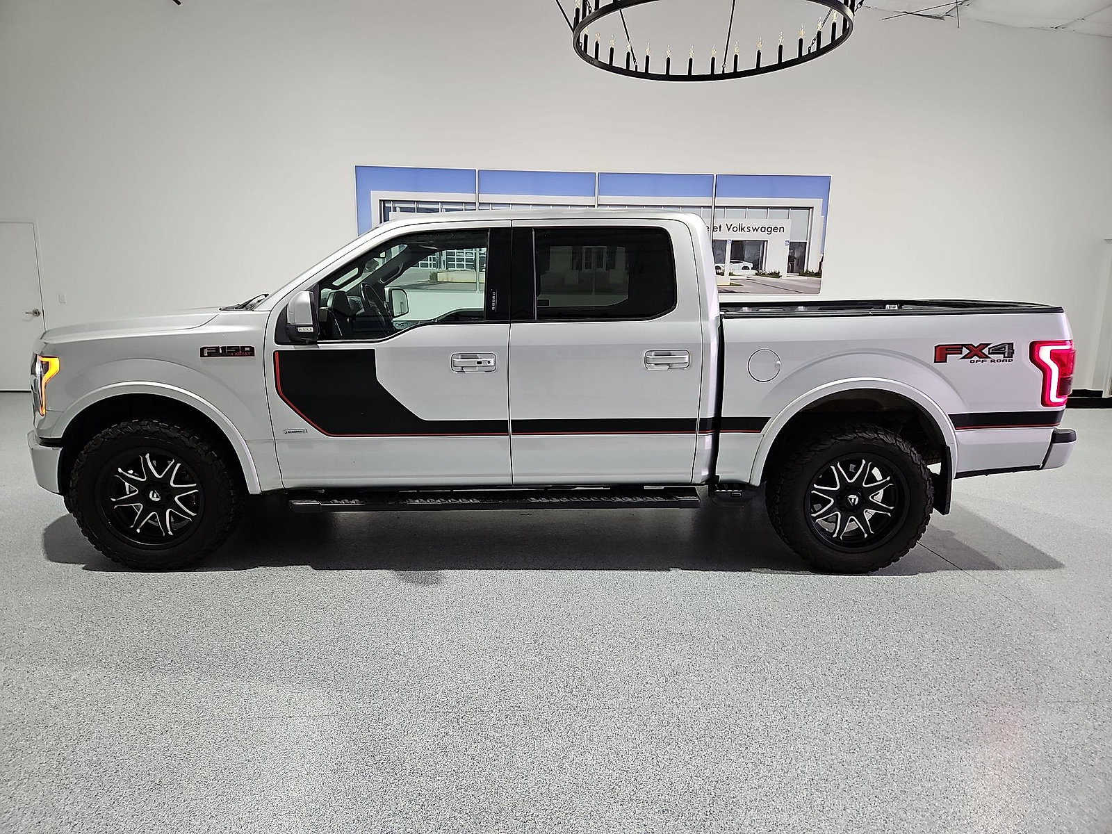 Used 2017 Ford F150 Lariat w/ Equipment Group 502A Luxury AWD/4WD image 5