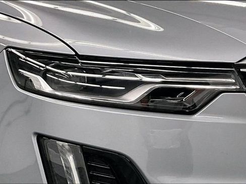 Used 2025 Cadillac XT6 Premium Luxury image 34