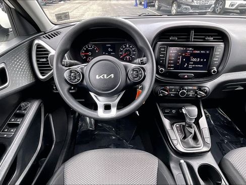 Used 2022 Kia Soul LX w/ Technology Package image 5