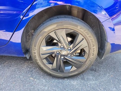 Used 2023 Hyundai Elantra Blue image 6